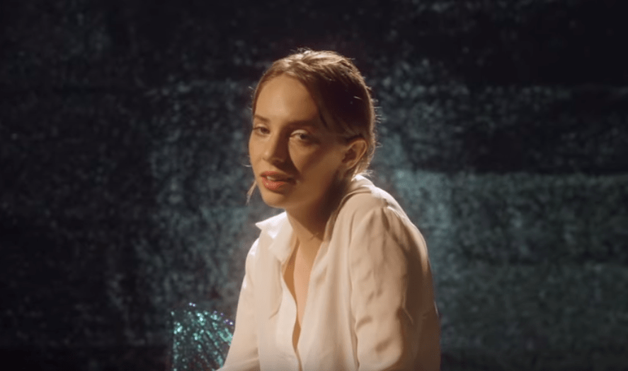 maya-hawke-clipe