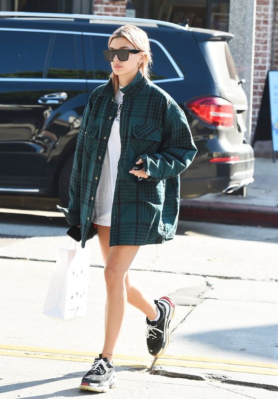 hailey-bieber-balenciaga-tenis