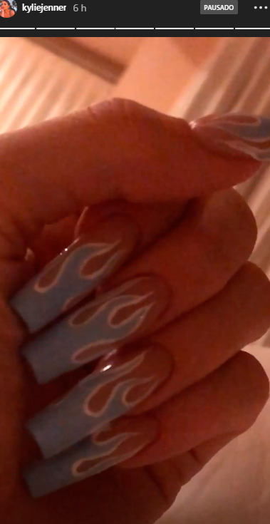 kylie-jenner-nail-art-fogo-2 kylie-jenner-nail-art-fogo-2