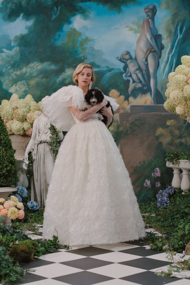 Lili Reinhart posa para o Verão 2020 da Rodarte