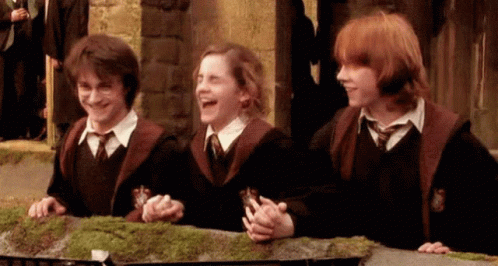harry-potter-risada Três pessoas rindo em muro