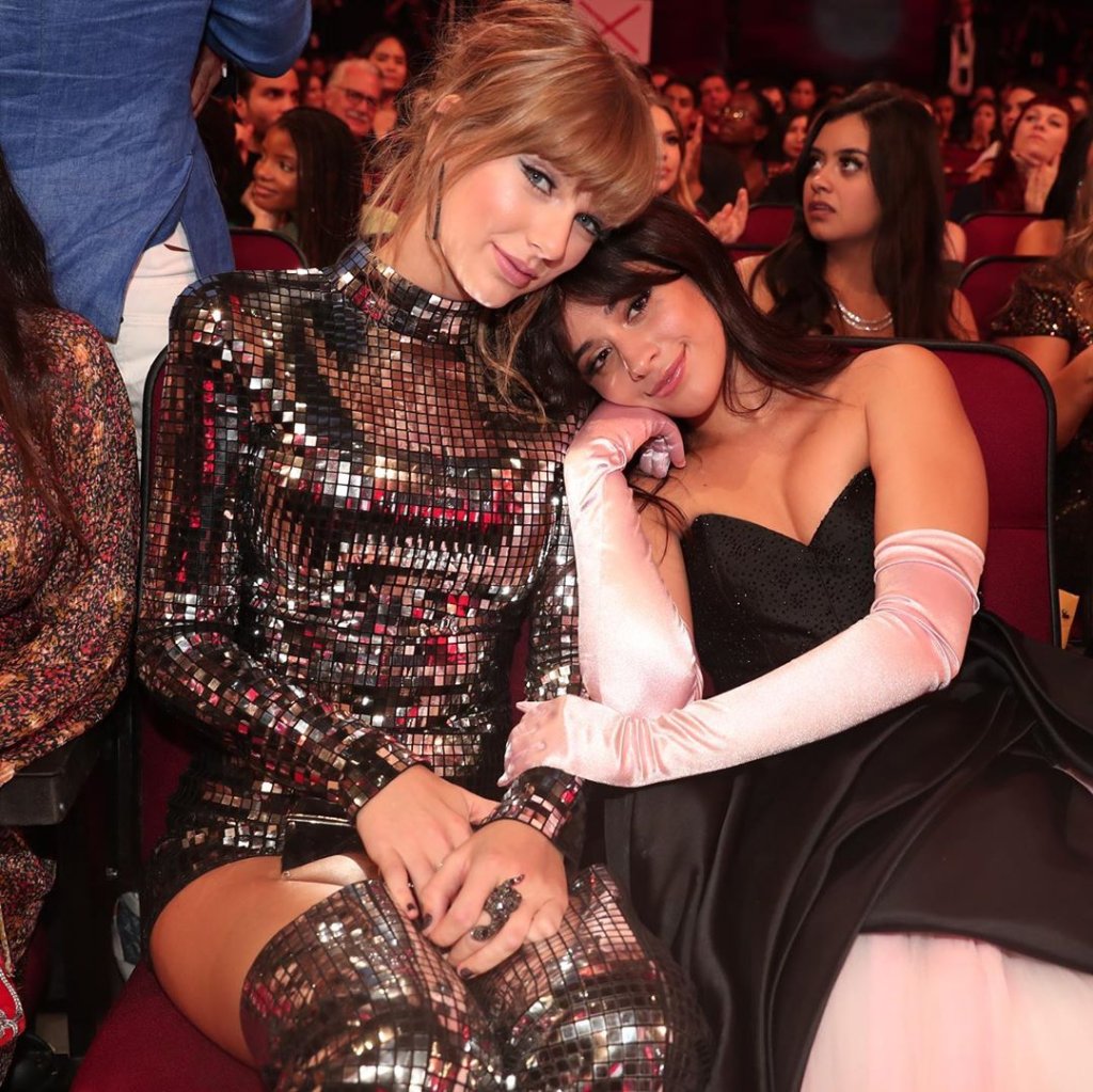 taylor-swift-camila-cabello-american-music-awards