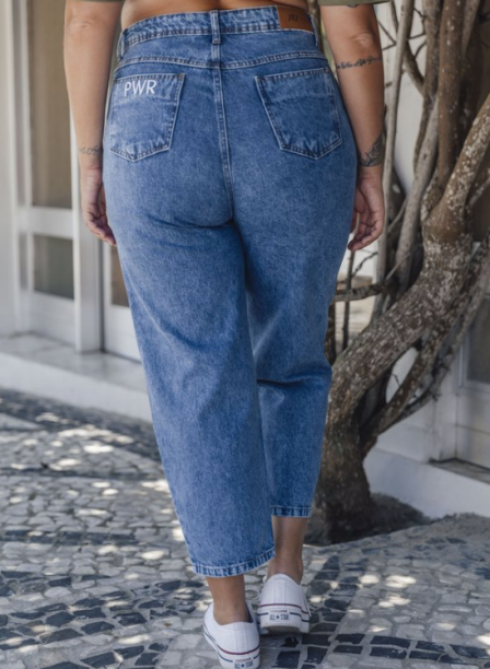 Mom jeans 787 Shirts (R$ 189,90*).