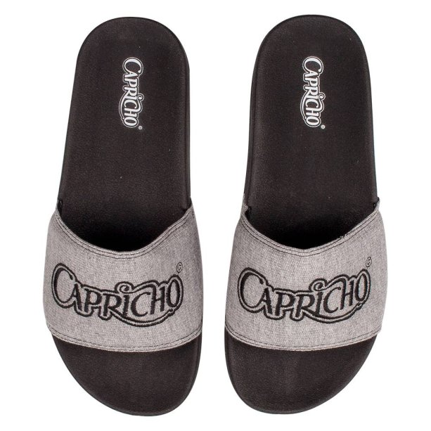 Chinelo Slide Moletom Bordado, Capricho Shoes, R$ 89,90*.