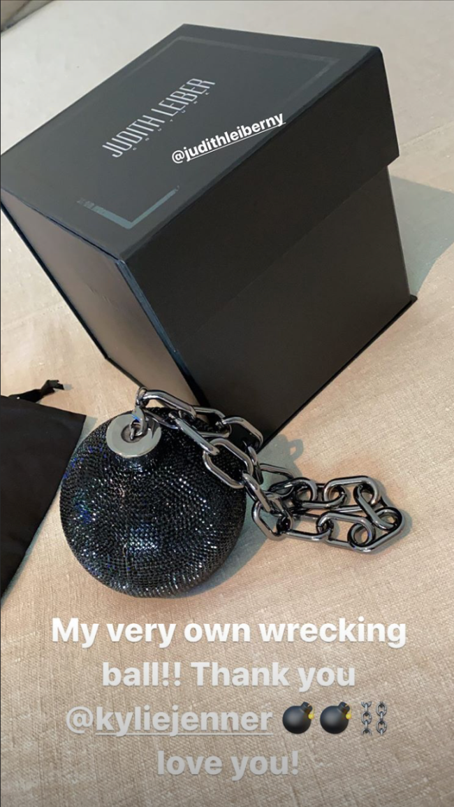 Presente de dia das maes kylie jenner para kris jenner