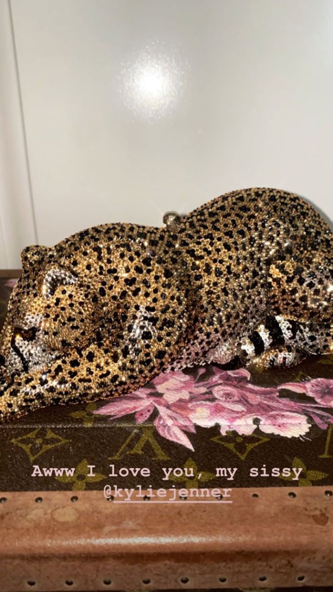 Presente de dia das mães de kylie jenner para as irmas 2