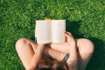 Retiro de leitura é a tendência da Geração Z que queremos aderir