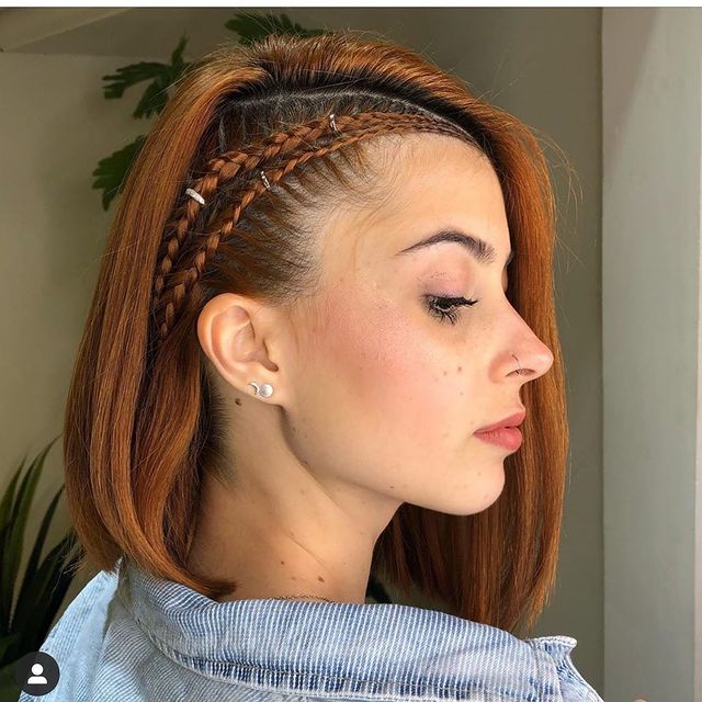 Inspiração de penteado com trança lateral para cabelo curto