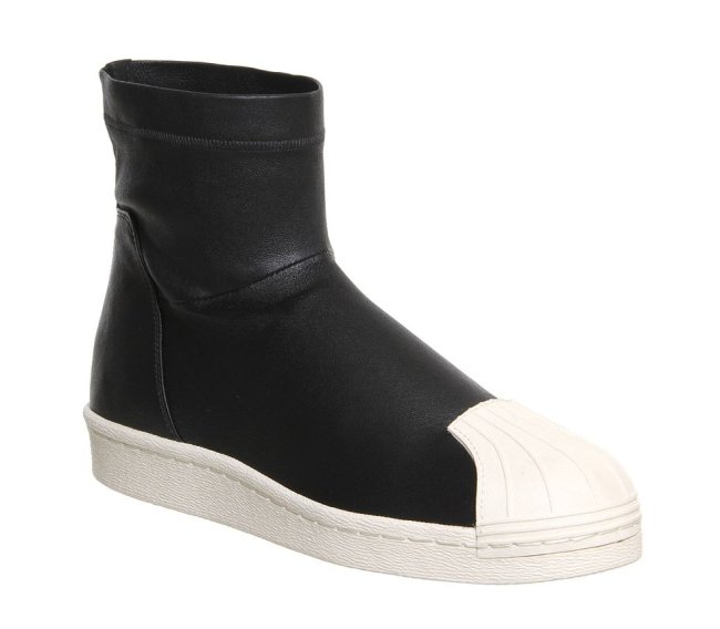 Foto do tênis Adidas x Rick Owens Superstar Ankle Boot em um fundo branco.