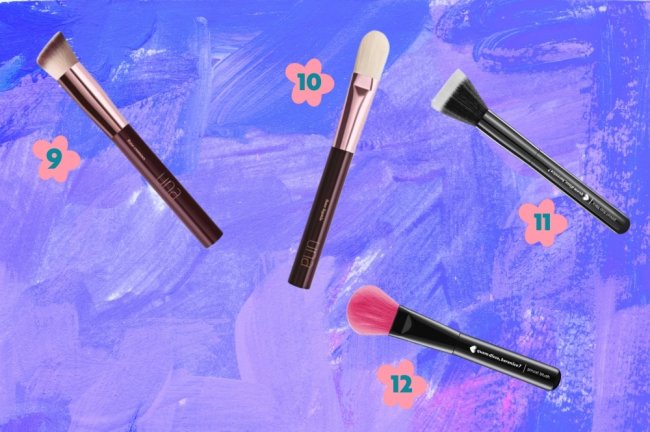 afiliados pinceis 3 Montagem com a foto de diversos modelos de pincéis de maquiagem espalhados por ela com o fundo azul e roxo.