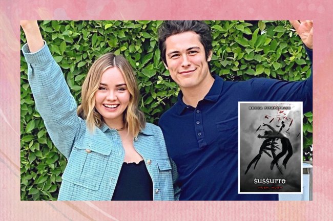 Liana Liberato e Wolfgang Novogratz posando para foto; Liana e Wolf estão com os braços levantados sorrindo para câmea; a capa do livro aparece ao lado em tons de preto com um anjo caindo e o título 