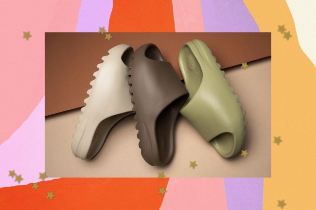 Chinelo nuvem Montagem com três cores de chinelo da Adidas, sendo bege, marrom e verde.
