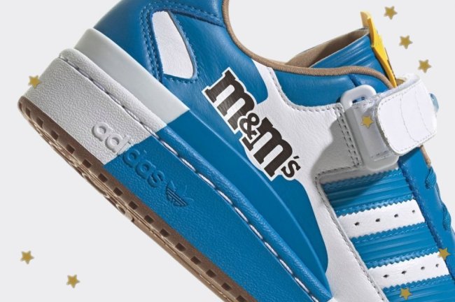 tenis adidas azul Tênis inspirado na marca M&M's, ele é azul com detalhes em branco.