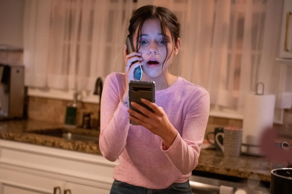 Cena de Pânico 6, Jenna Ortega - Adivinhe de qual filme de terror adolescente é este look