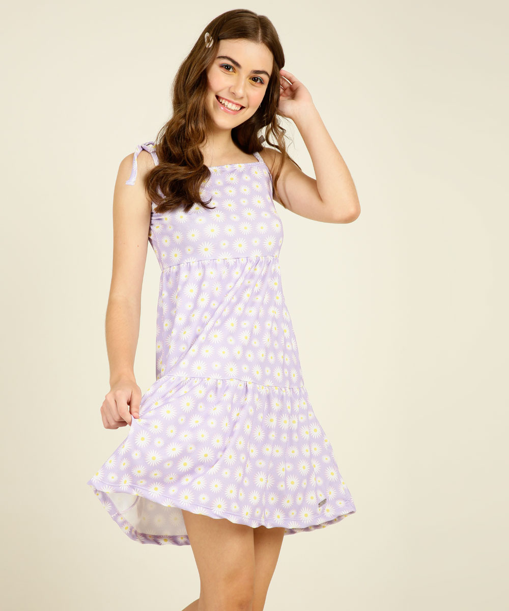 vestido-floral-colecao-capricho-marisa Garota usando vestido de alcinhas lilás floral da coleção da CAPRICHO com a MARISA