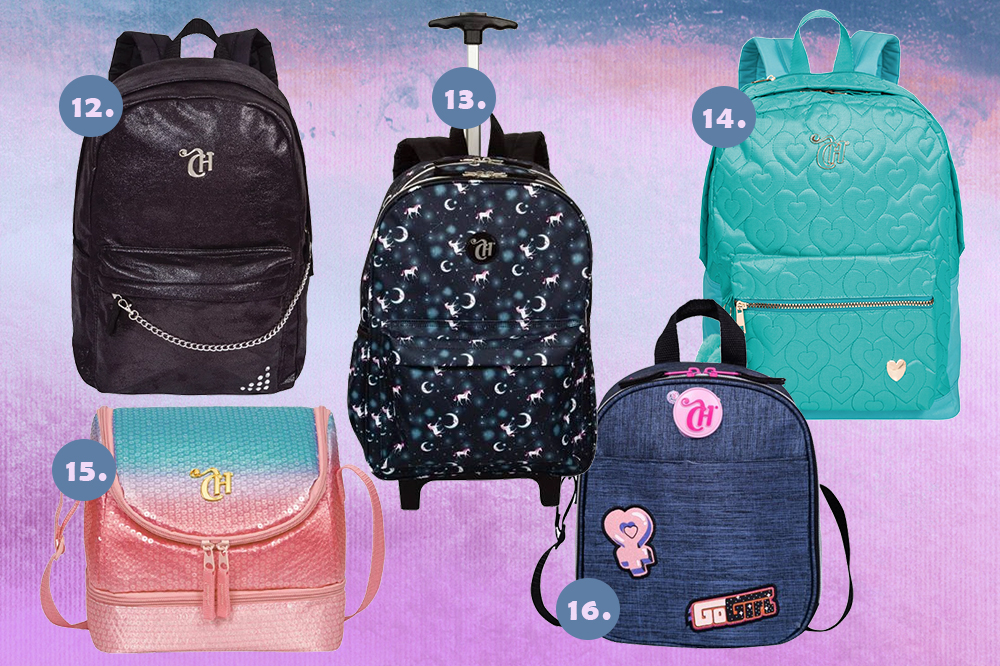material-escolar-capricho-2022-05 Montagem em fundo degradê azul, lilás e roxo com três mochilas e duas lancheiras da CAPRICHO