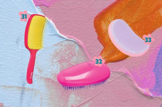 opcoes-escovas-de-pentear-para-cabelo-liso Montagem com o fundo colorido e três tipos de escova que são indicadas para desembaraçar o cabelo liso.