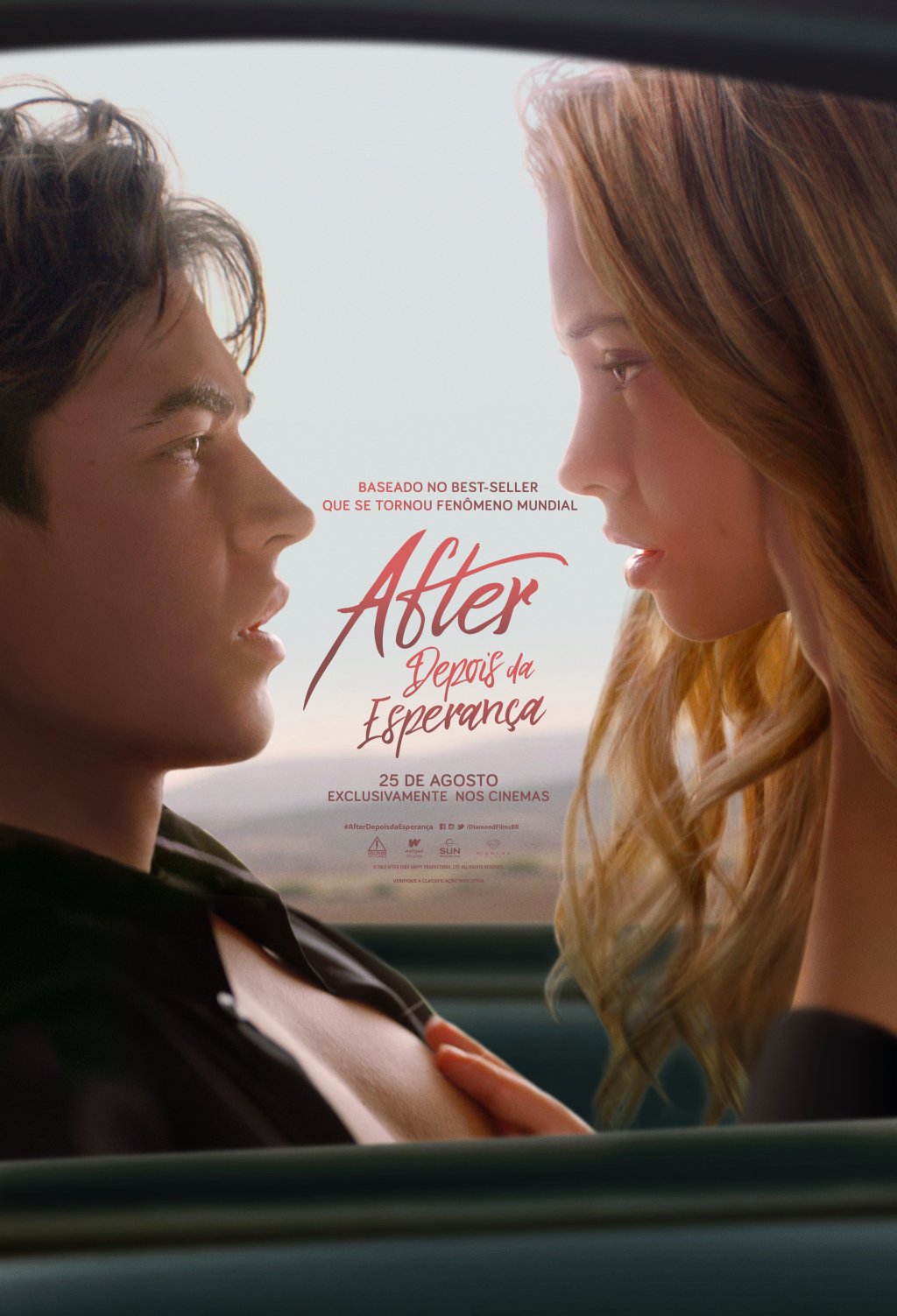 Pôster de After: Depois da Esperança com Hardin e Tessa um de frente para o outro enquanto se olham; o nome do filme aparece entre os dois e de fundo é possível ver um céu azul e montanhas no horizonte em último plano