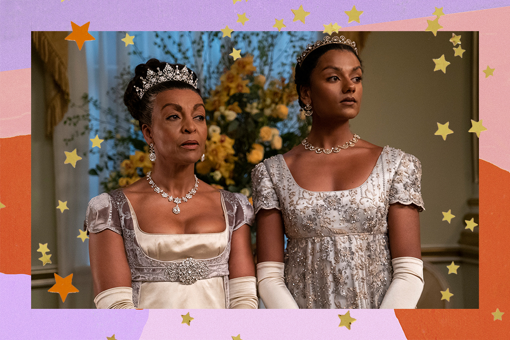 Montagem mostra, da esquerda para a direita, Adjoa Andoh como Lady Danbury, Simone Ashley como Kate Sharma usando figurinos clássicos e delicados da 2ª temporada de Bridgerton.