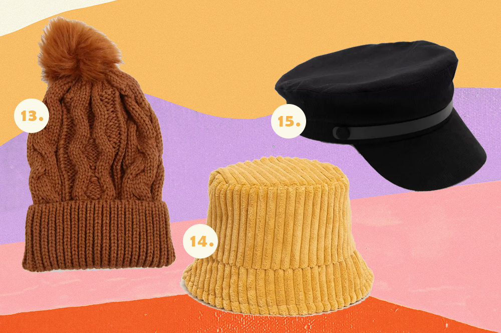 o-mundo-de-sofia-roupas-de-inverno-tendencia-chapéusr Montagem em fundo pastel amarelo, lilás, rosa e laranja com três fotos de acessórios de cabeça. Um gorro marrom, um bucket hat de veludo mostarda e uma boina estruturada preta.