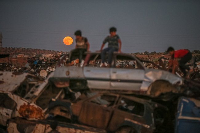 Fotos impressionantes da maior Superlua de 2022, que rolou nesta quarta (13) Superlua em Idlib, na Síria