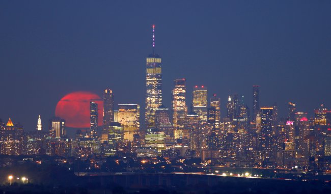 Fotos impressionantes da maior Superlua de 2022, que rolou nesta quarta (13) Superlua em Verona, na Itália