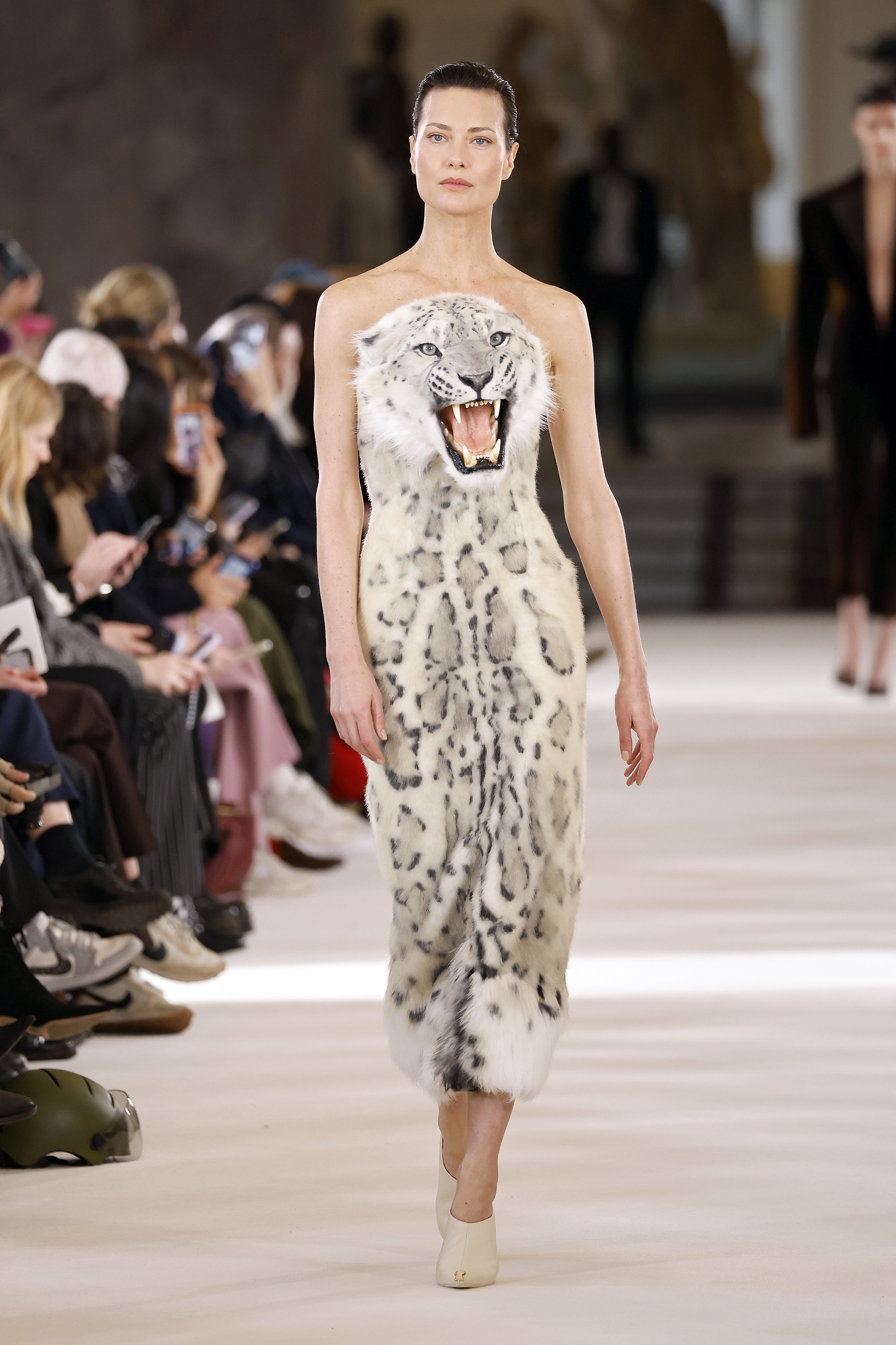 Schiaparelli : Runway – Paris Fashion Week – Haute Couture Spring Summer 2023 Desfile da Schiaparelli na semana de alta-costura 2023 em Paris