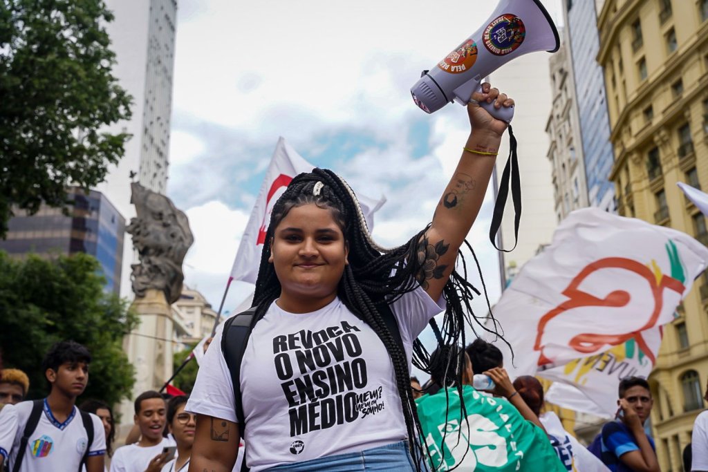 Estudante protesta na Cinelândia contra o Novo Ensino Médio