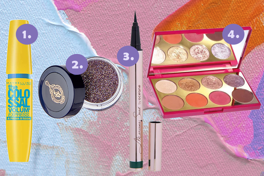 Montagem em fundo azul, rosa e laranja com quatro produtos de maquiagem para usar em festival de música: máscara de cílios, glitter lilás, delineador verde e paleta de sombras