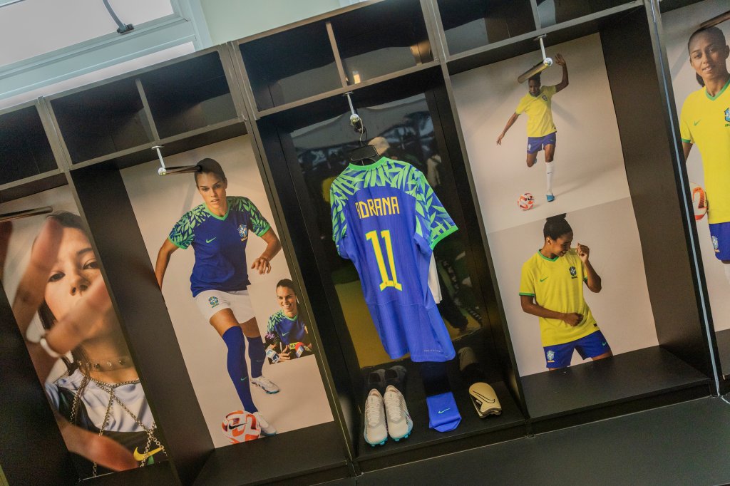 Uniforme azul da seleção feminina de futebol