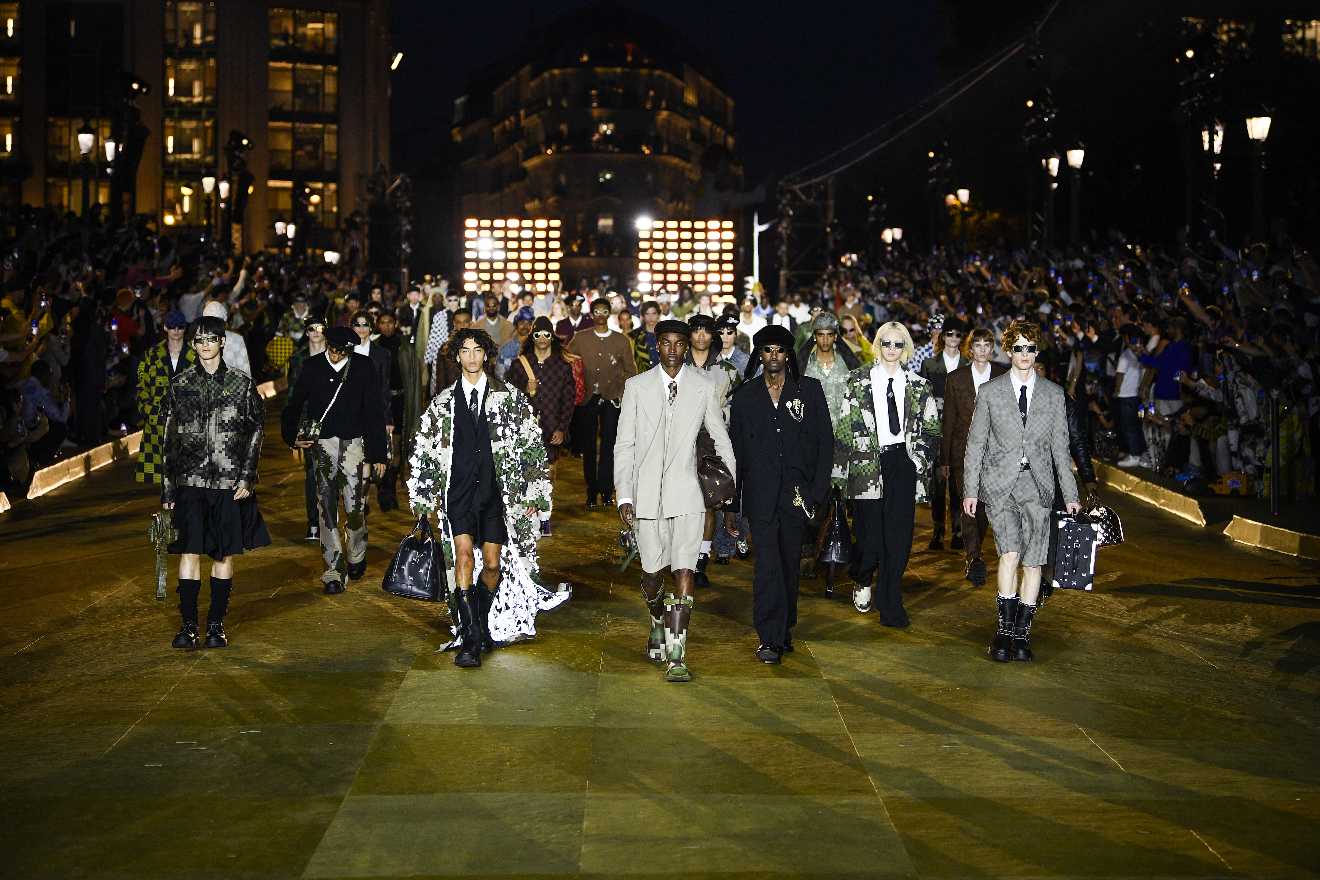 Desfile da coleção masculina de primavera-verão da Louis Vuitton na semana de moda de Paris