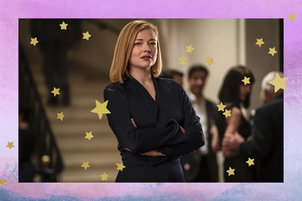 Siobhan Roy, de Succession, série da HBO Max. Montagem em fundo degradê lilás e roxo com estrelinhas douradas