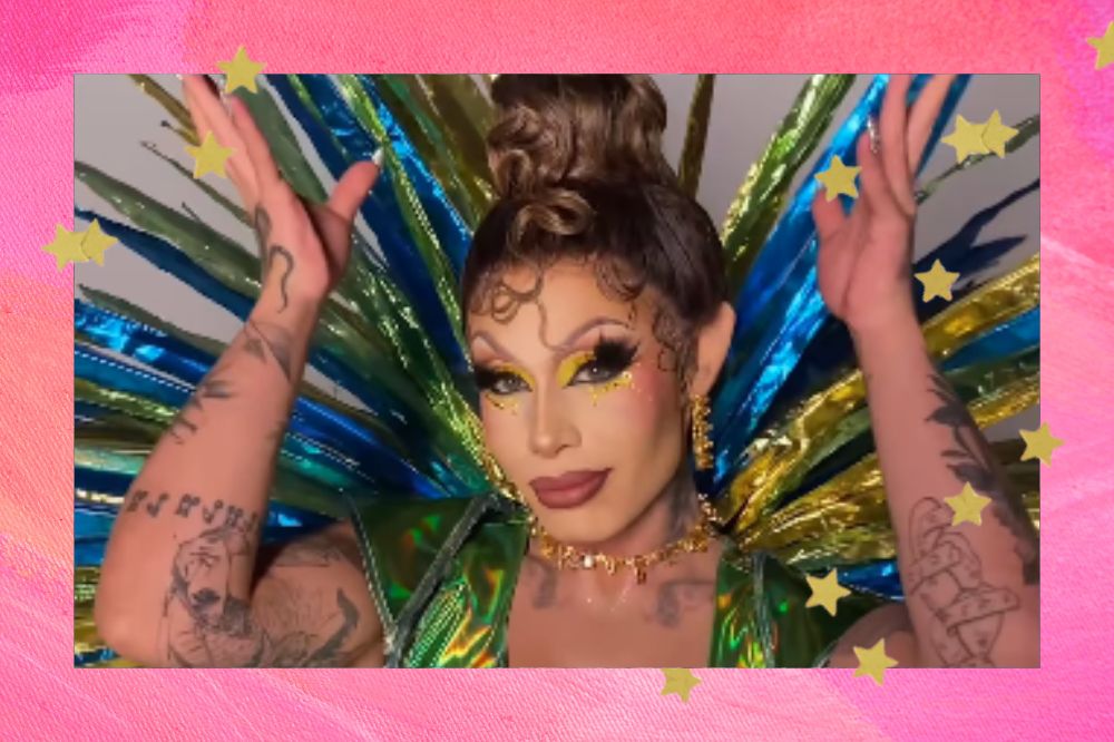 Imagem de Grag Queen, apresentadora do Drag Race Brasil. Fundo rosa com estrelas douradas.