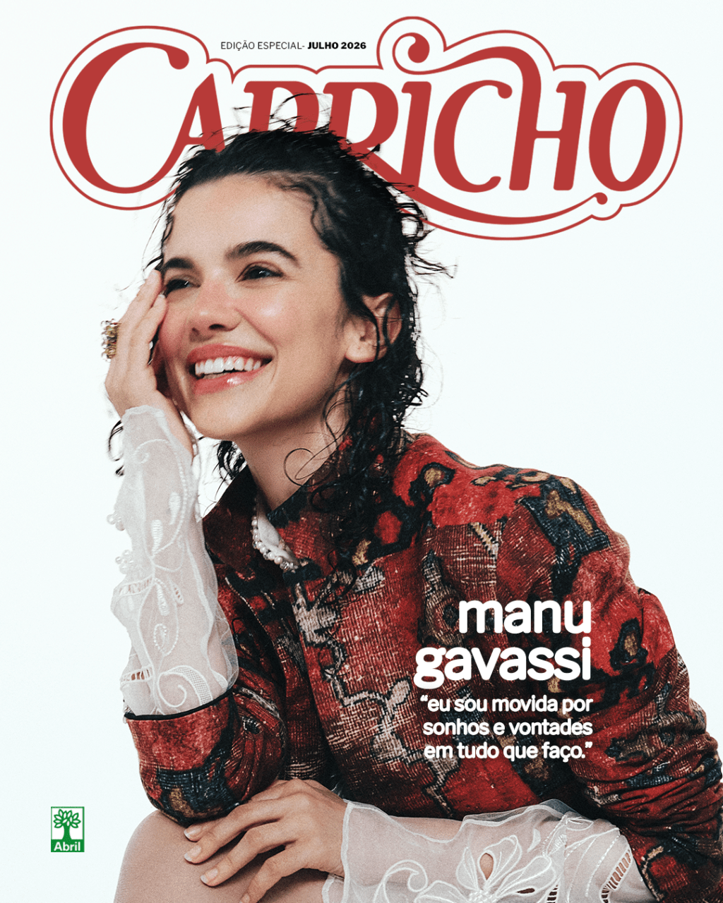 Capa da revista Capricho, edição especial de julho de 2026, com Manu Gavassi sorrindo, cabelo molhado, vestindo casaco estampado vermelho e branco, com mangas transparentes rendadas. O texto diz: Manu Gavassi: eu sou movida por sonhos e vontades em tudo que faço