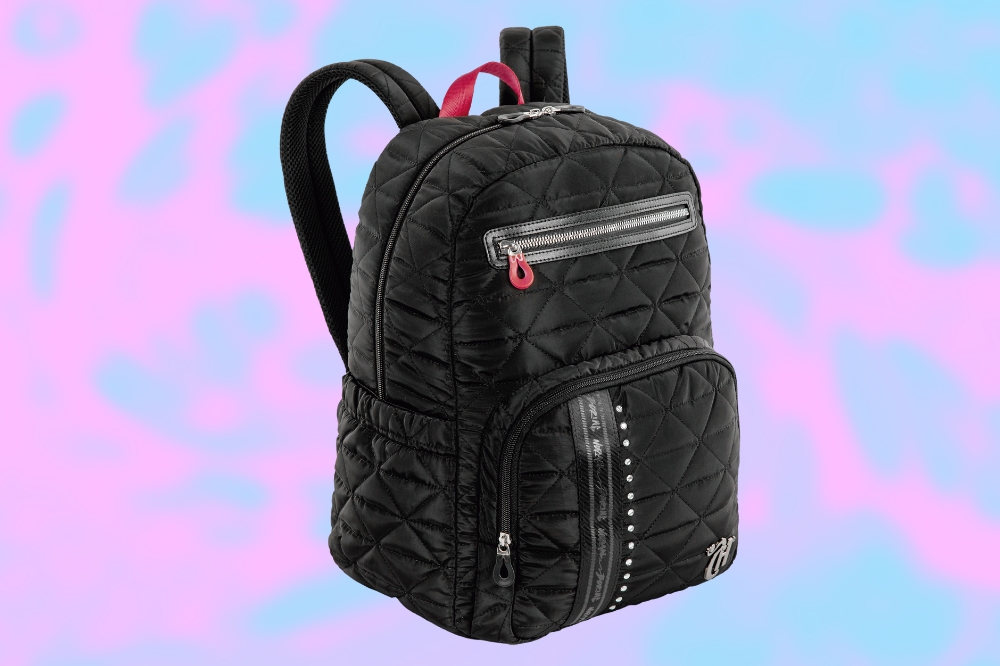 aries-material-escolar-capricho-volta-as-aulas Mochila Dark da coleção de Volta às Aulas 2024 da CAPRICHO com Sestini