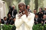 Lil Nas X é levado para hospital após ser detido em Los Angeles