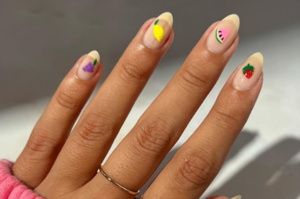 Unhas decoradas com frutas