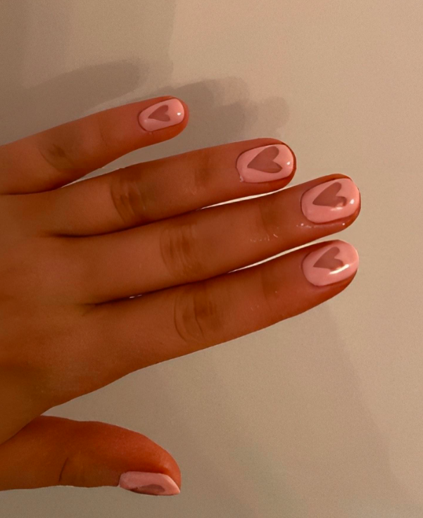 Unhas de coração da Sabrina Carpenter