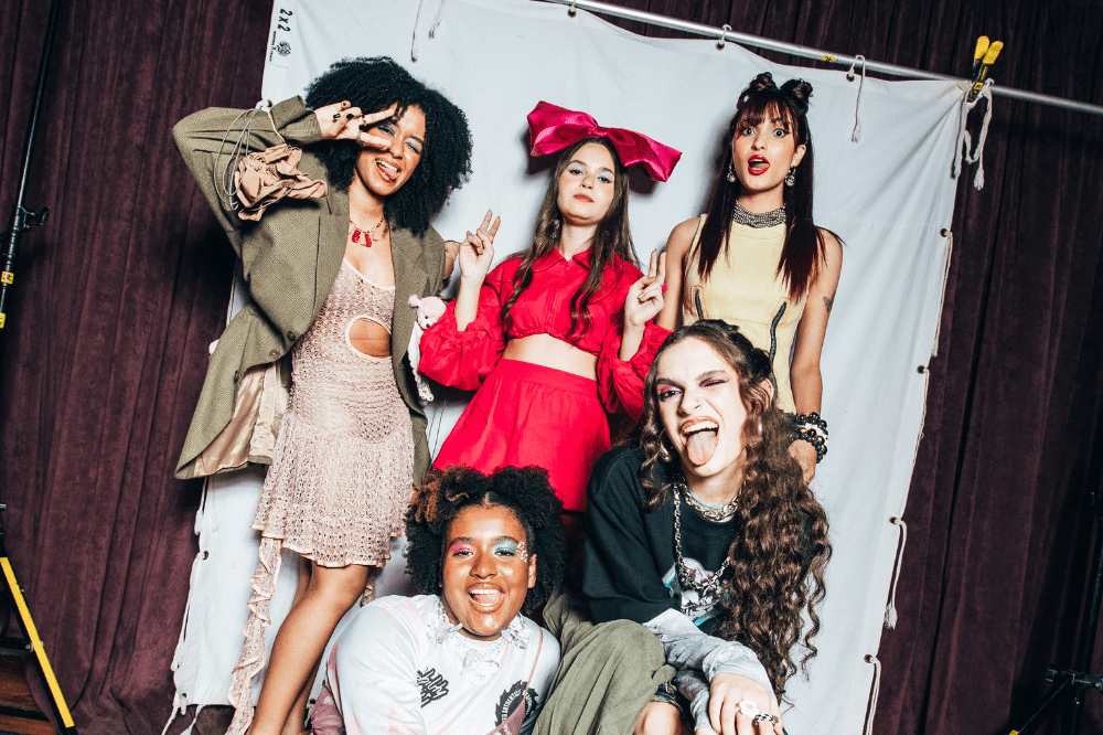 Meninas na capa da Galera Capricho