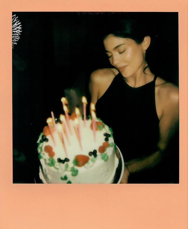 Kylie Jenner comemorando aniversário de 27 anos