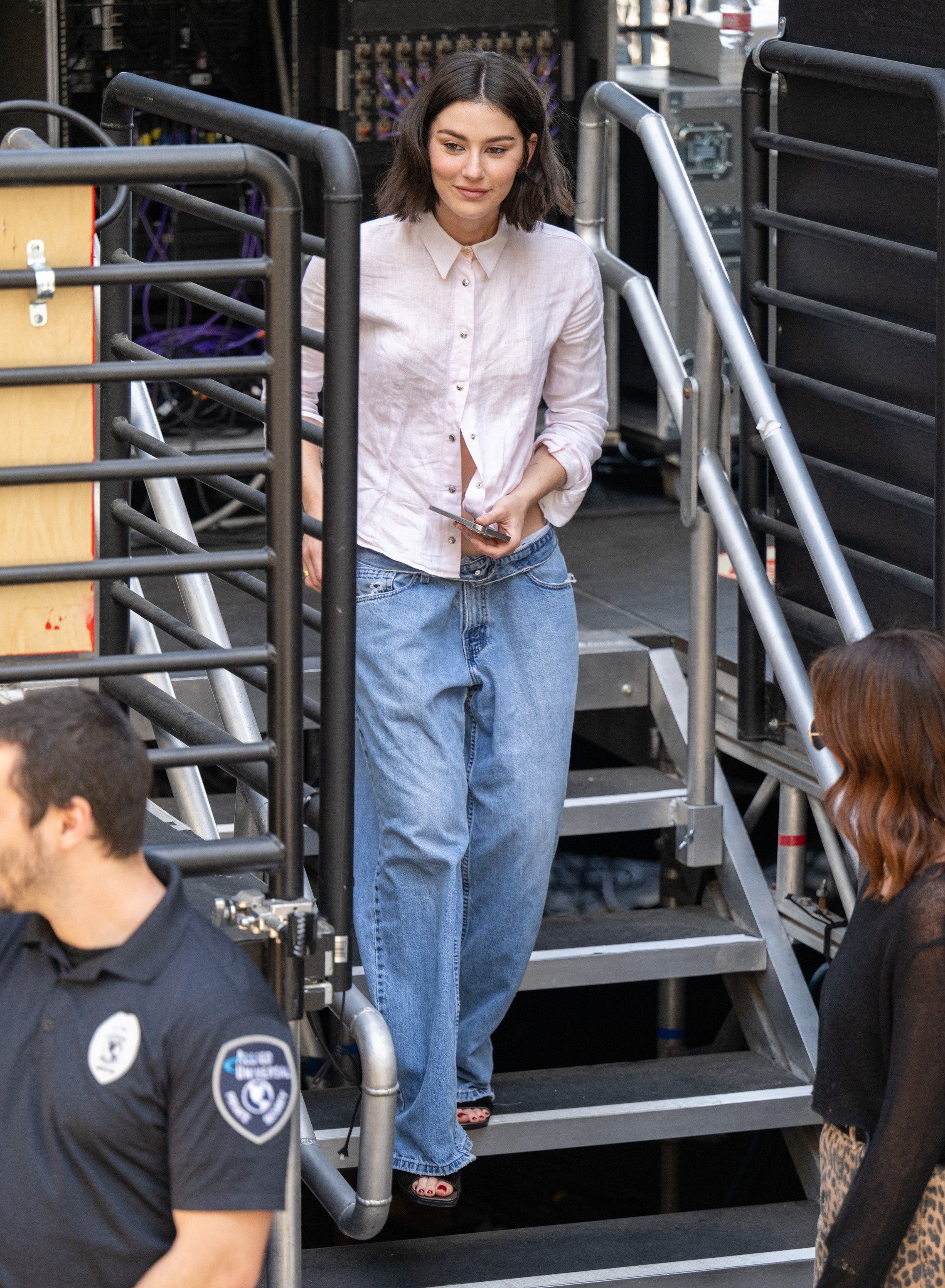 Celebrity Sightings In Los Angeles – June 20, 2024 Gracie Abrams no festival