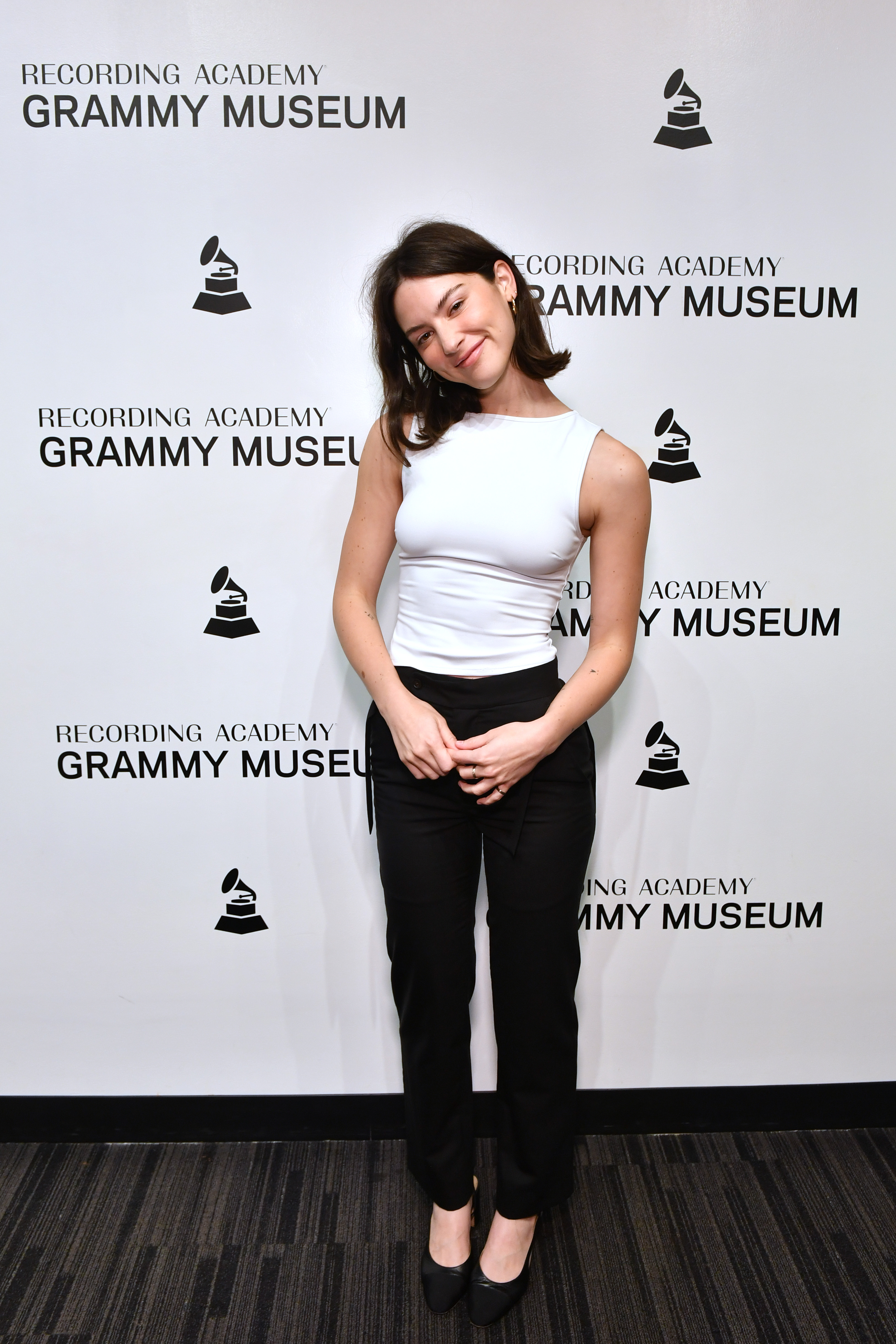 Spotlight: Gracie Abrams Gracie Abrams em evento no GRAMMY Museum em setembro de 2023