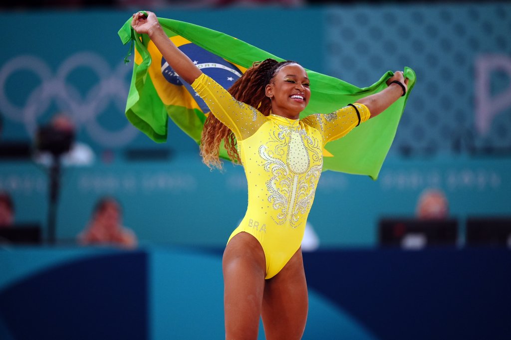 Rebeca Andrade ganha a medalha de preta no individual geral da ginástica artística nas Olimpíadas 2024