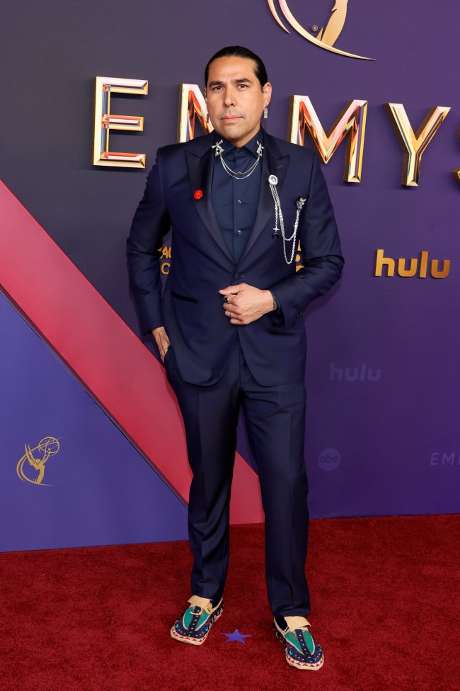 Dallas Goldtooth comparece ao 76º Primetime Emmy Awards no Peacock Theater em 15 de setembro de 2024 em Los Angeles, Califórnia