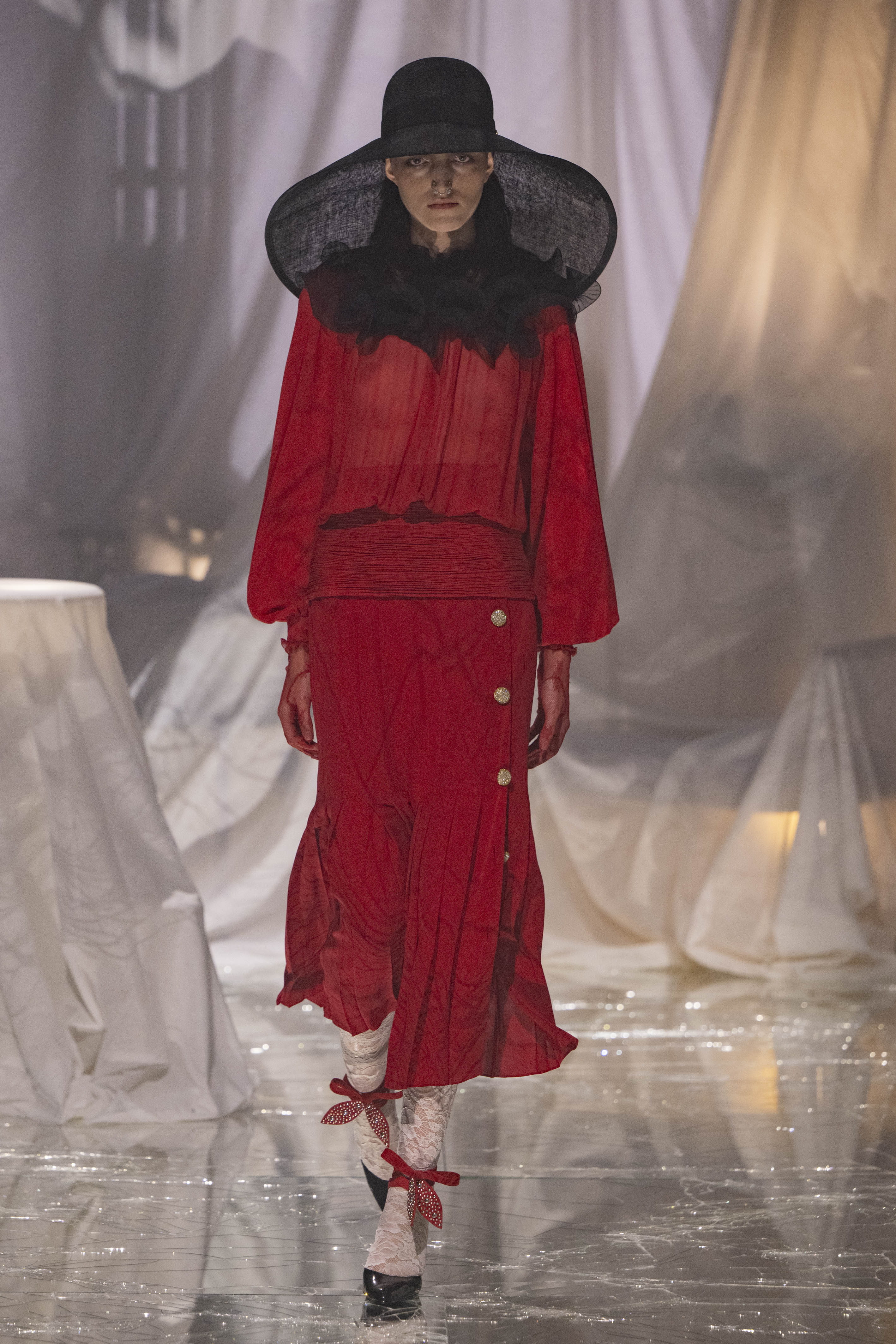 Valentino – Runway – Spring/Summer 2025 Paris Fashion Week Desfile de primavera-verão 2025 da Valentino na semana de moda de Paris