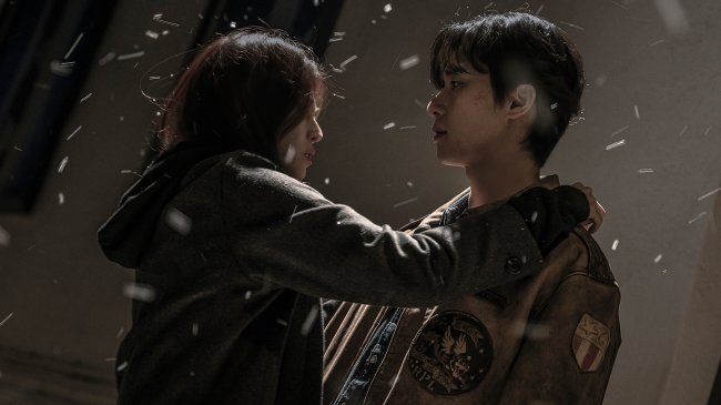 park-seo-joon-han-so-hee-capricho-entrevista-2 Foto dos atores Park Seo-joon e Han So-hee na série 'A Criatura de Gyeongseong', da Netflix