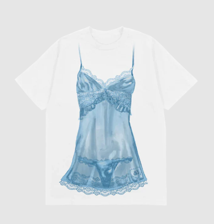 Camiseta com estampa de lingerie do merch de Short n' Sweet, da Sabrina Carpenter