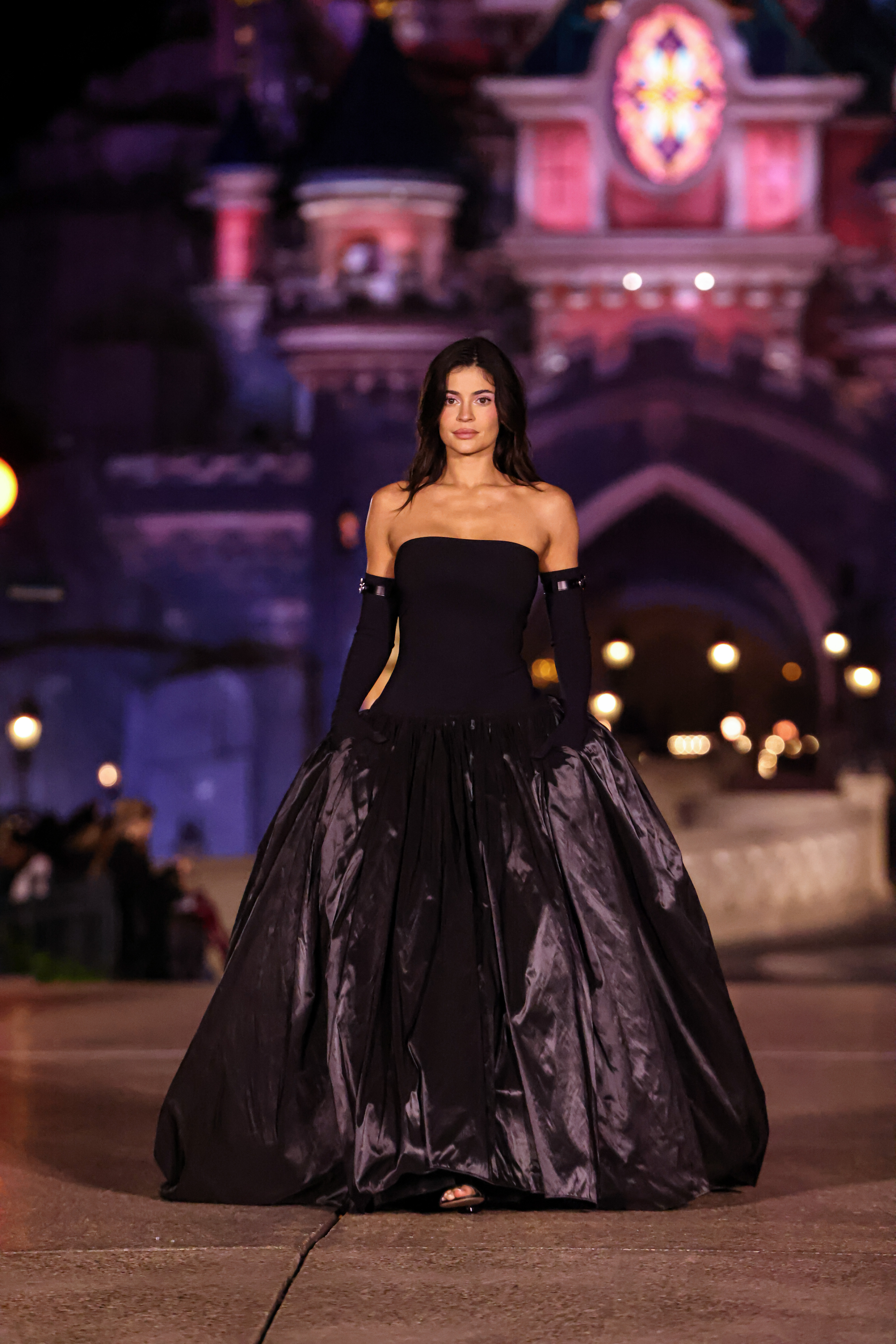 Kylie Jenner no desfile da coleção de primavera-verão 2025 da Coperni na Disneyland Paris