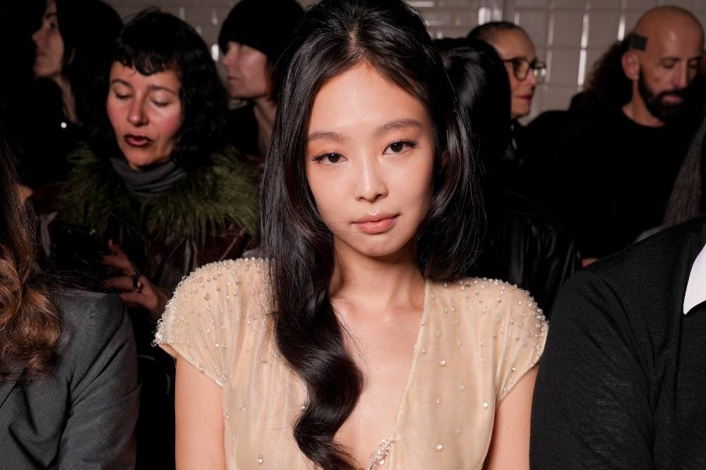 Jennie Kim no desfile de alta-costura primavera-verão 2025 de Jean Paul Gaultier, em Paris