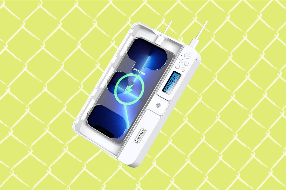 Imagem de uma capinha que guarda celular, com a tampa aberta e um celular azul claro dentro.